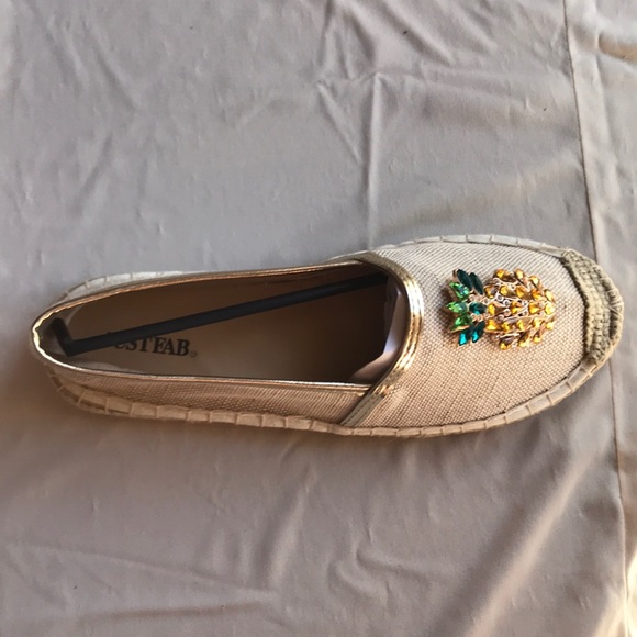 JustFab Sen slip ons - Picture 2 of 7